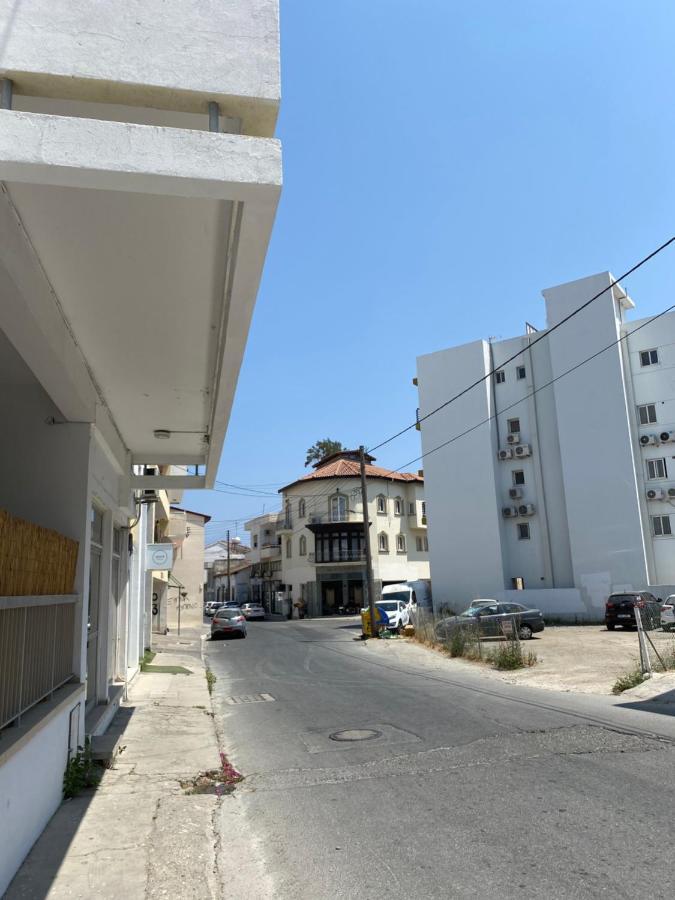 Past Or Tail Hostel Larnaca Buitenkant foto