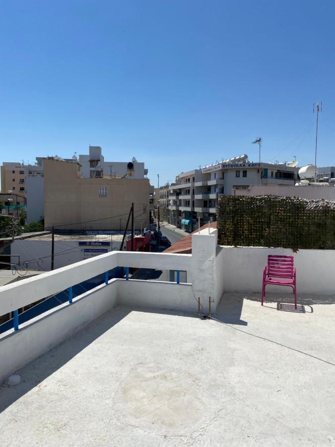 Past Or Tail Hostel Larnaca Buitenkant foto