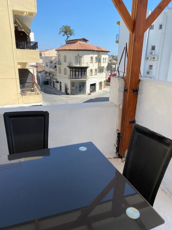 Past Or Tail Hostel Larnaca Buitenkant foto
